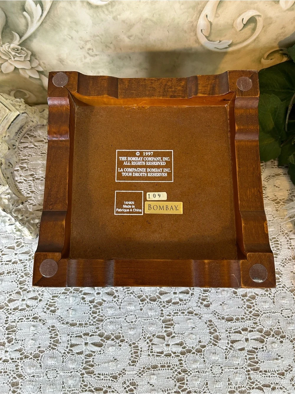Bombay Jewelry Box locking with key, green velvet, removable tray ring holder